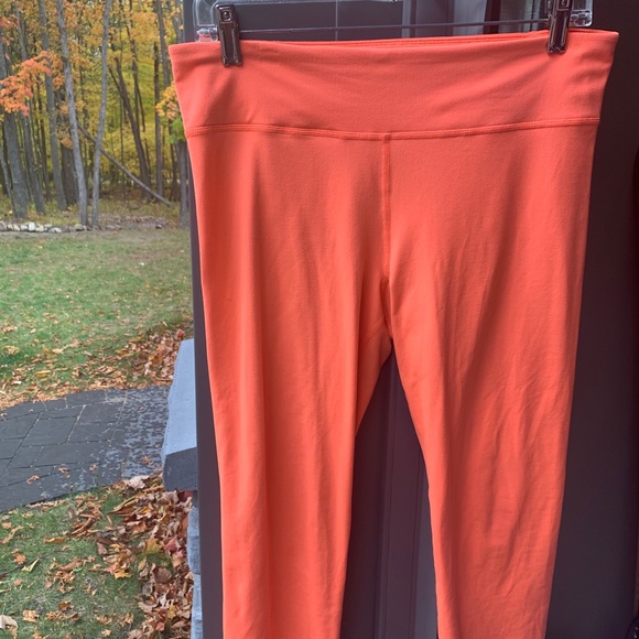 UnderArmour Crops - Picture 2 of 3